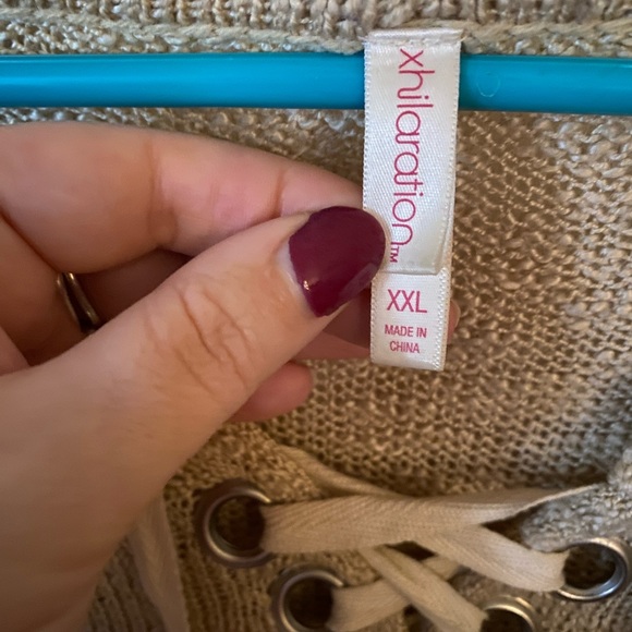 XXL - lace up grommet sweater - Picture 3 of 5